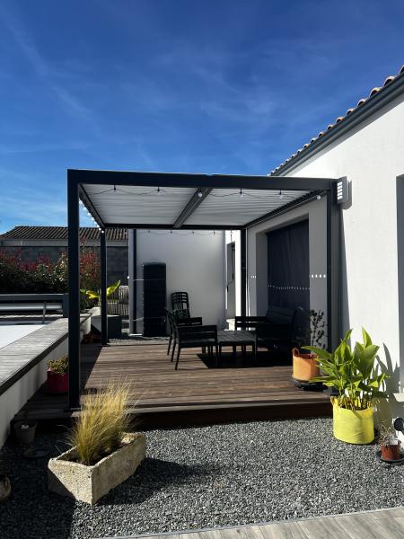 Paysagiste, aménagement extérieur et rénovation de jardin - Rochefort, Fouras, La Rochelle, Surgères et environs en Charente maritime : terrasses, allées, plantations et espaces verts. 